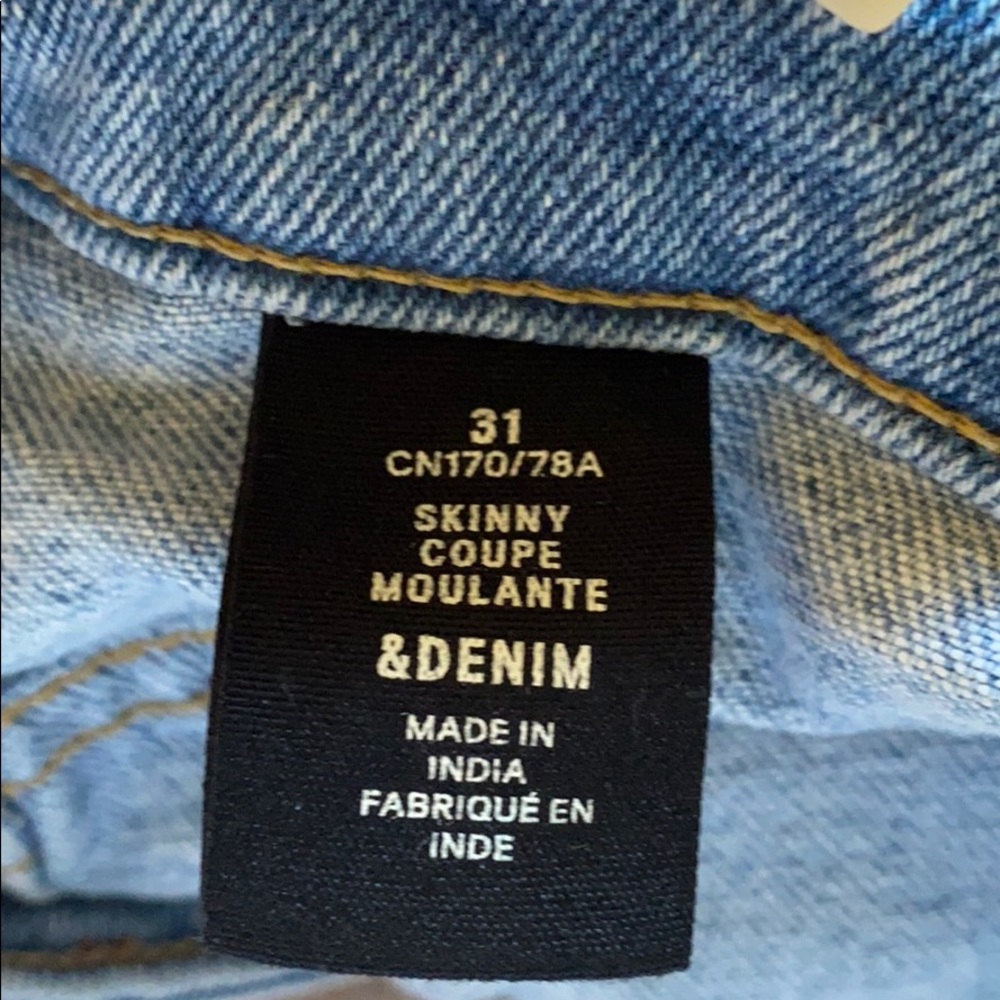 H&M Ripped Light Wash Jeans - Picture 3 of 4